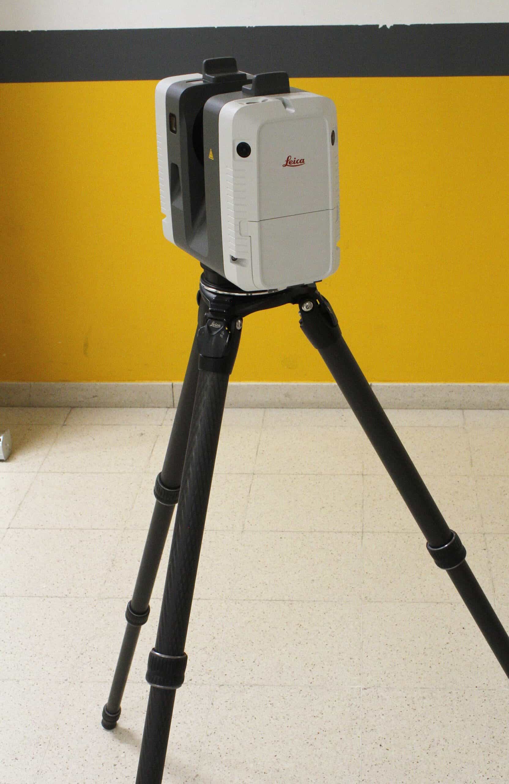 Scanner LiDAR industriel utilise pour la mesure et la surveillance terrain